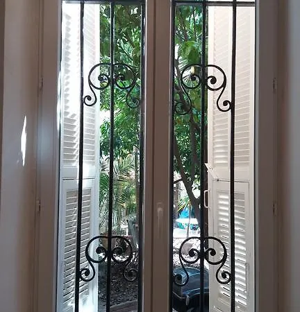 Dans La 