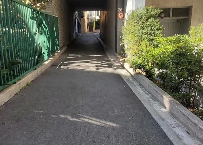 Dans La 