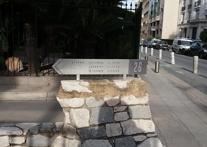 Dans La 